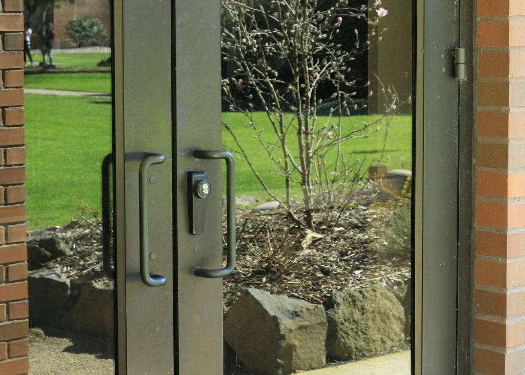 How to Create a Seamless Indoor-Outdoor Office Environment